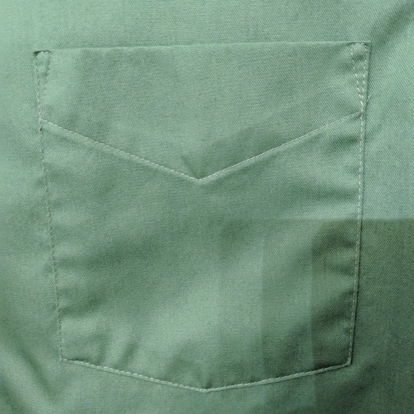 Men's Van Heusen Dress Shirt - Picture 4 of 5